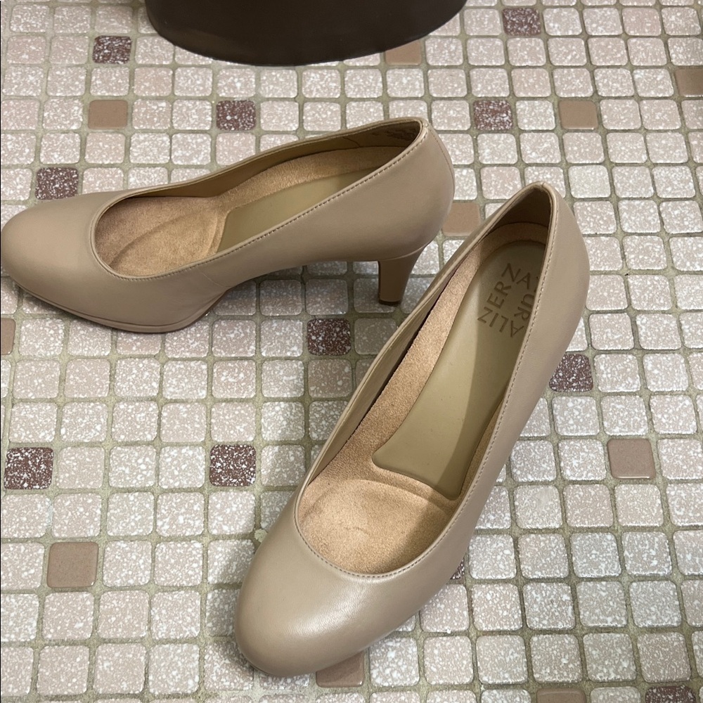 Naturalizer Classic Beige Heels